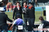 車イスの選手たちに力強いエールを送っていた3人。集まった観客は、なんと1万7000人（チケットは1時間で完売！）撮影／森田晃博
