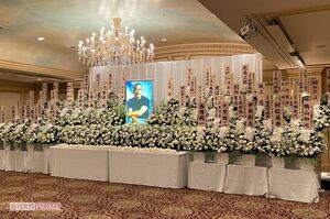 幻となった千葉さんを『偲ぶ会』の祭壇には、明石家さんまやダウンタウン、関根勤など錚々たる名前が並んでいた