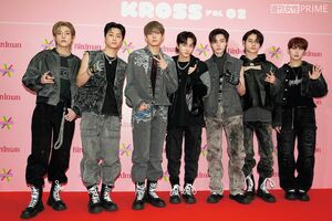 ENHYPEN（左から）JAKE、JAY、HEESEUNG、JUNGWON、SUNGHOON、NI-KI、SUNOO（撮影／伊藤和幸）