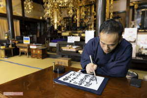 大阪・専念寺住職、籔本正啓さん（撮影／矢島泰輔）