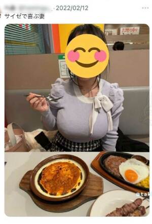2022年、SNSでバズった『サイゼで喜ぶ妻』の田口あわさん