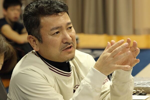 選手の演技、構成、手の角度に至るまで一切の妥協は許さない　撮影／八木橋虎史