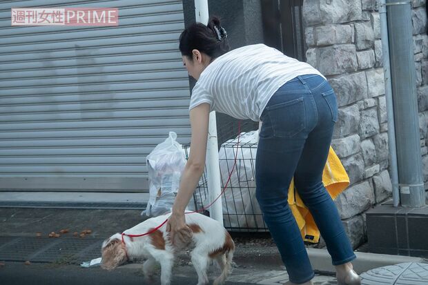 犬の散歩から戻ると、ゴミ出しとともに置き場の掃除をした春風亭昇太の妻・Sさん