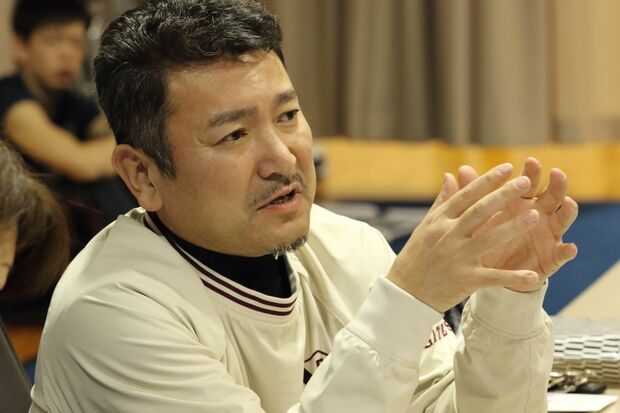 選手の演技、構成、手の角度に至るまで一切の妥協は許さない　撮影／八木橋虎史