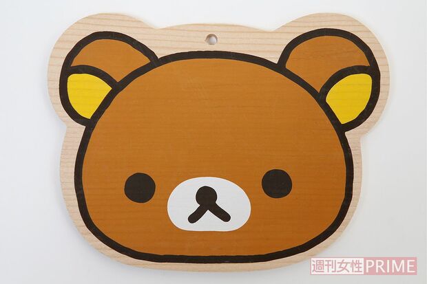 善光寺（長野県長野市）年間600万人が参拝に訪れる、信州を代表する寺。’11年から販売されている、子どもや女性に大人気の絵馬。「牛にひかれて善光寺まいり」をモチーフにした、牛の姿をしたリラックマコラボグッズも販売中　撮影／齋藤周造