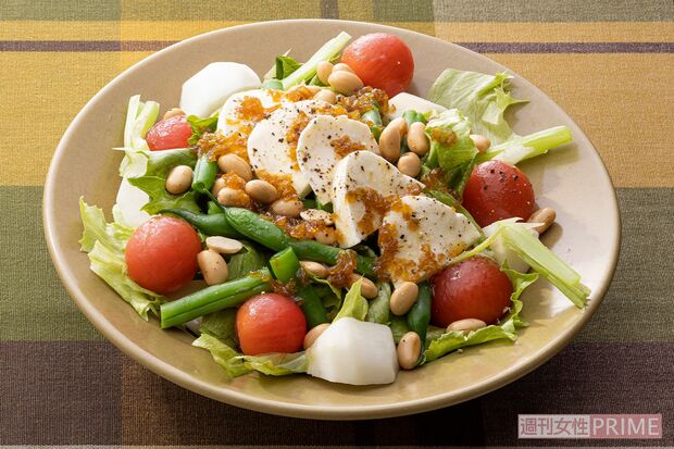 かぶとモッツァレラチーズの和ドレサラダ　かぶのビタミンCでチーズのカルシウム吸収率UP。（撮影／廣瀬靖士）