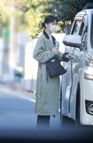 2019年12月、窪田正孝との愛の巣から外出する新婚ホヤホヤの水川あさみ