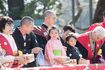 成田山新勝寺節分会（'17年2月）　長女の麗禾ちゃんも一緒に、千葉の成田山で恒例の豆まきに参加。麗禾ちゃんも勸玄くんも少し緊張ぎみ？　撮影／本誌写真班