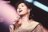 中森明菜「約40万円」福山雅治も着用したブランド『RYNSHU』で登場!デザイナーもべた褒めの“新生・明菜”…