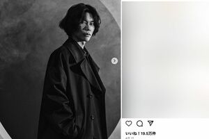 髪をセンターに分けるスタイルで、しっかりと顔が見える米津玄師（本人のインスタグラムより・4月17日投稿）