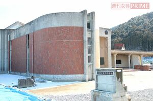 宮城県石巻市の大川小学校の校舎跡地