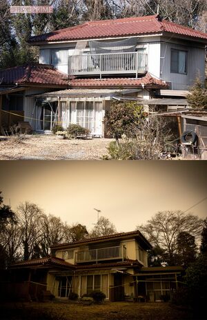 一軒家は、静けさに包まれていた。(写真上は日中、下は事件時刻)