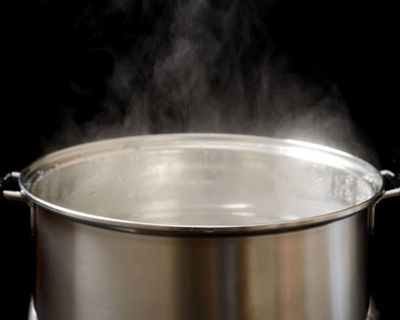 ラーメンも作れない男性「自分ひとりでは何もできない」