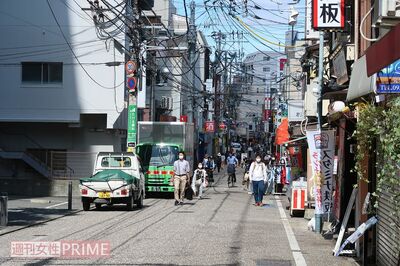 容疑者が猛スピードで走ってたという商店街の道