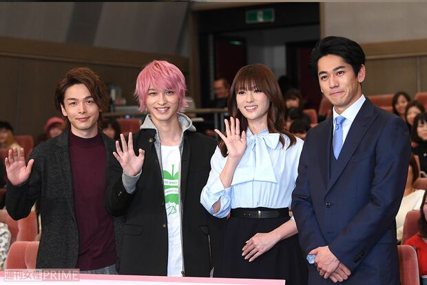 『初めて恋をした日に読む話』（TBS系）の完成披露試写会＆舞台挨拶に出席した永山絢斗（写真右）