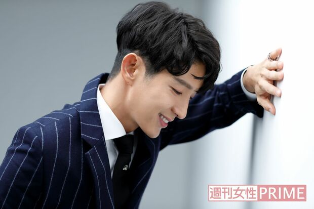 イ・ジュンギが撮影中にみせたお茶目な表情に萌え♪　撮影／伊藤和幸