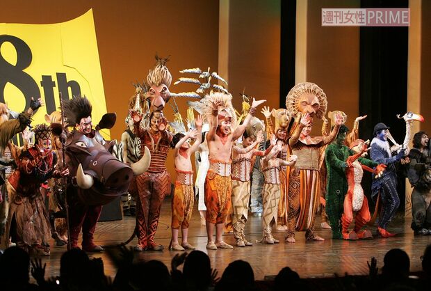 2011年10月、劇団四季『キャッツ』8000回記念カーテンコールにて