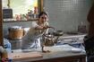 猿将部屋の女将・花（演：小雪）。Netflixシリーズ「サンクチュアリ-聖域-」独占配信中