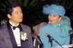 八代亜紀さんの元夫(左)は、1980年ごろからマネージャーになり、1989年から交際して、1994年に結婚したが、2021年に離婚した