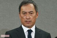 渡辺謙、元妻・南果歩の「大好きなモノ」を配って全関係者が気まずい空気に