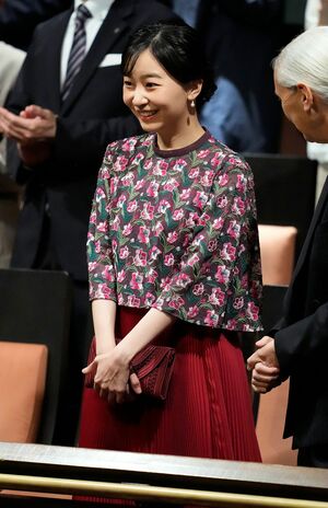 6月19日、3年ぶりの「カトレア柄のワンピース」でダンスを鑑賞された佳子さま