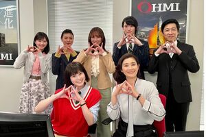 4月20日放送の『悪女』（日本テレビ系・公式ツイッターより）第2話にも出演。後列左から2番目が鈴木たまよ