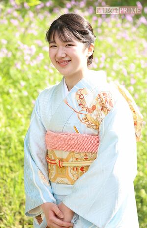 2025年4月22日に催された「園遊会」で、薄水色の着物に身を包まれた愛子さま