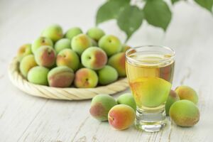 梅に含まれるクエン酸には抗炎症作用、アルコールには筋肉を緩める作用があるそう　※写真はイメージです