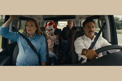 暴走する車と爆笑必至な車内の会話『ボン・ボヤージュ』で家族旅行に出発!