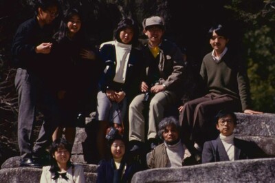 『自然文化研究会』の卒業旅行で。上段一番右が秋篠宮さま、上段左から2番目が紀子さま（1988年3月）