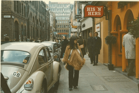 20代前半。NYの街並みに溶け込む鳥居さん