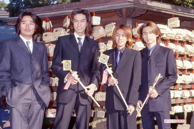 当時、恒例となっていたジャニーズ成人式。'99年は長瀬とともに、KinKiKidsの堂本光一、先日、今年11月でのグループ解散を発表し、同時に退所するV6の森田剛が東京・明治神宮で
