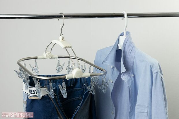 布同士をくっつけず広げて干す（撮影／齋藤周造）