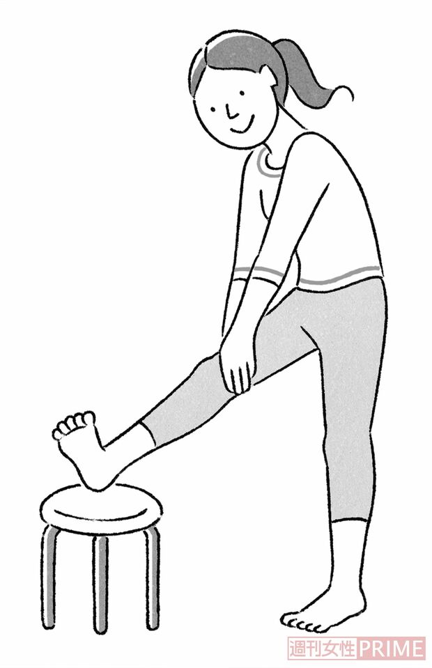 「ひざ押しストレッチ」（イラスト／日江井香）