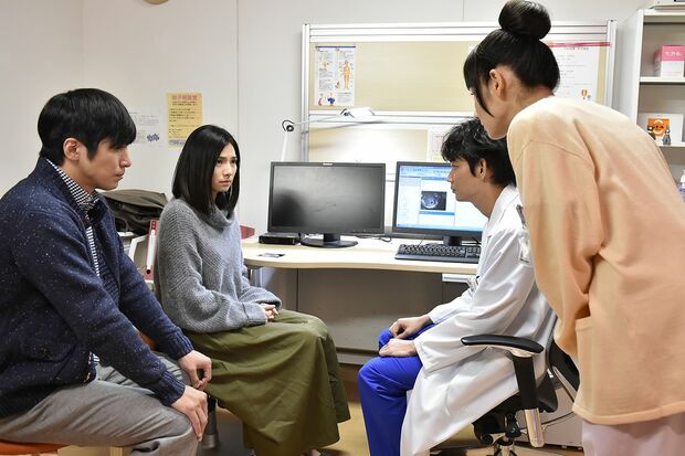3回の流産で、不育症に悩む夫婦が来院する (c)TBS