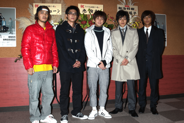 2010年、加治将樹が所属していたD-BOYSのメンバー。左から加治将樹、鈴木裕樹、柳下大、荒木宏文、山田悠介