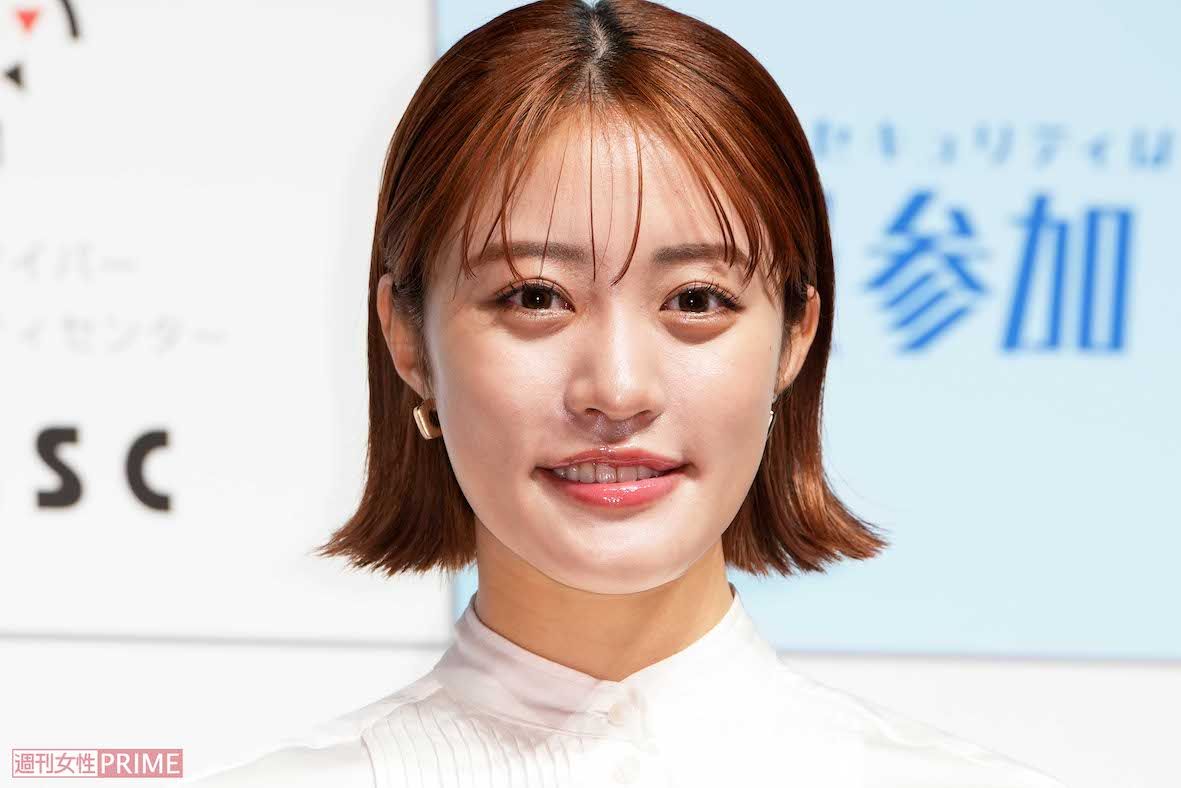 舌だし ジュニアアイドル 王林、グラドル顔負けの“舌出し”日焼けビキニ姿を披露で「赤いりんごパイ最高」ギャップに驚愕“意外な素顔” | 週刊女性PRIME