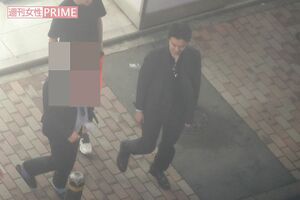 カラオケ店をあとにする長谷川博己 その１