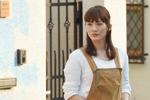 第2話で夏希がストーカー被害を受けていると知った菜美は──。(c)日本テレビ