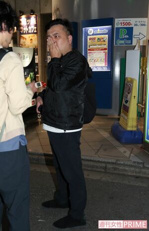 直撃取材に驚く、とろサーモン久保田