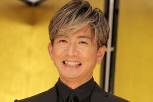 木村拓哉。この笑顔で渡されたらなんでも嬉しいよ……！　撮影／週刊女性撮影班