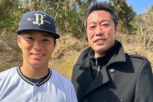 上原浩治とWBC日本代表の山本由伸投手（上原のインスタグラムより）