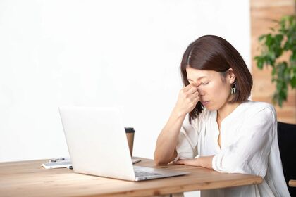 ひどい倦怠感で動けない場合、その原因は首にあることも(※画像はイメージです)