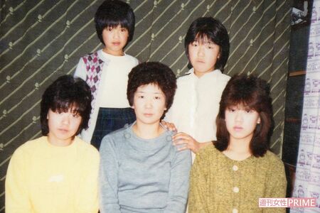 母、姉たちとの写真は手帳に入れて持ち歩いている