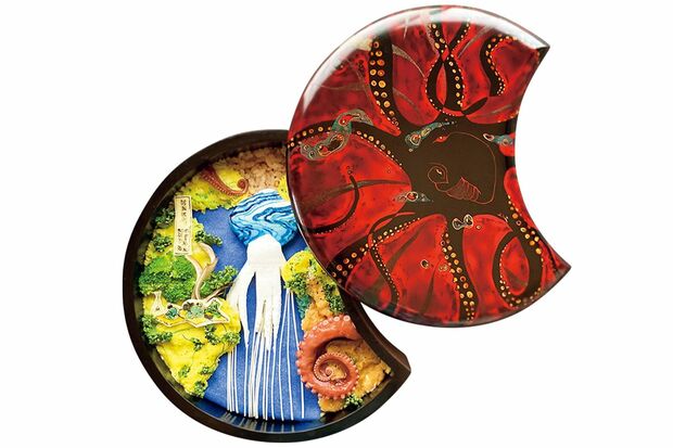 若手作家の弁当箱とコラボ。漆描家・田中英一氏作の弁当箱×北斎『木曽路の奥 阿弥陀ヶ瀧』を弁当化!!