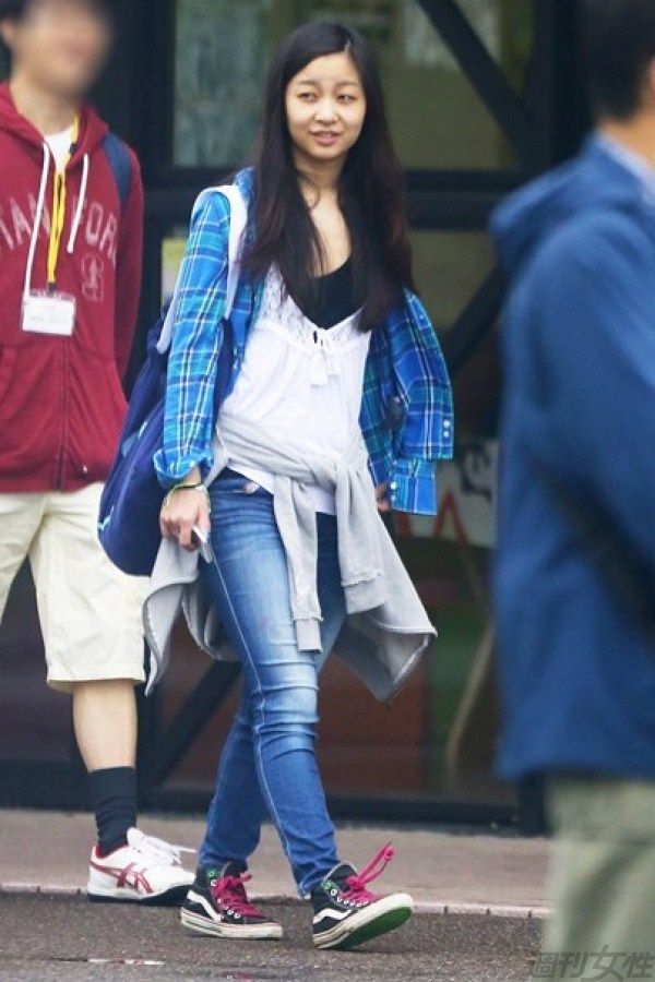 カジュアルな装いで、自由なひとときを友人と楽しまれていた佳子さま（’15年5月）