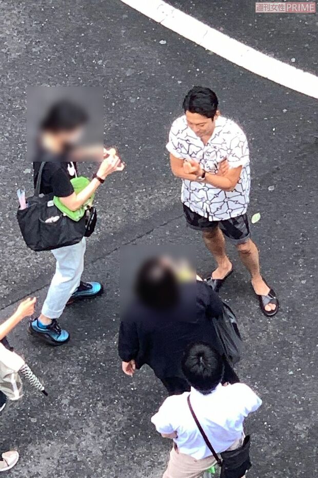 新宿二丁目でロケ中の今井翼（2/3）