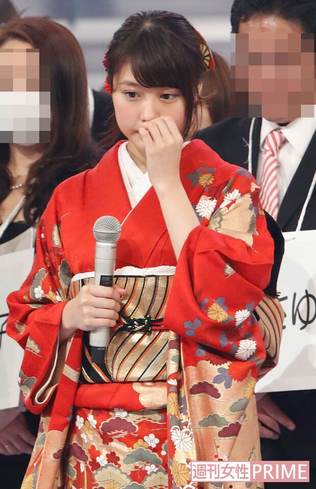 郷ひろみのステージ後、一度舞台からはけるも、その直後の通しリハーサルの冒頭では、まだ余韻にひたっているような面持ちの有村架純