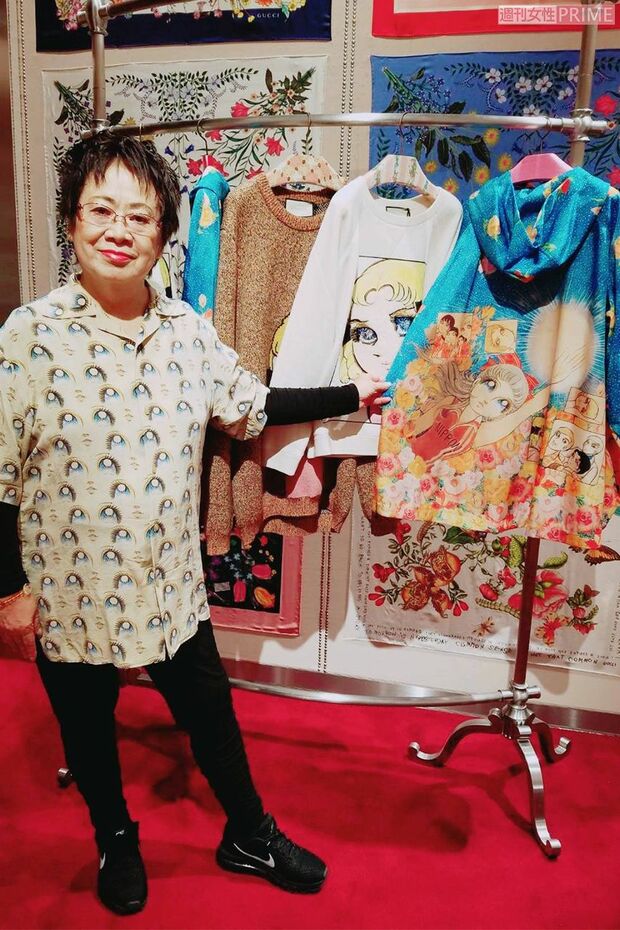 2018年、GUCCIの服の前で。発表されるや否や世界中で即、完売状態だったそう