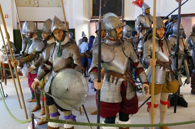 欧州各国から派遣された騎士。ヴァレッタの兵器庫に展示されている甲冑（かっちゅう）はそれぞれのお国柄が出ていて興味深い　写真／白石あづさ
